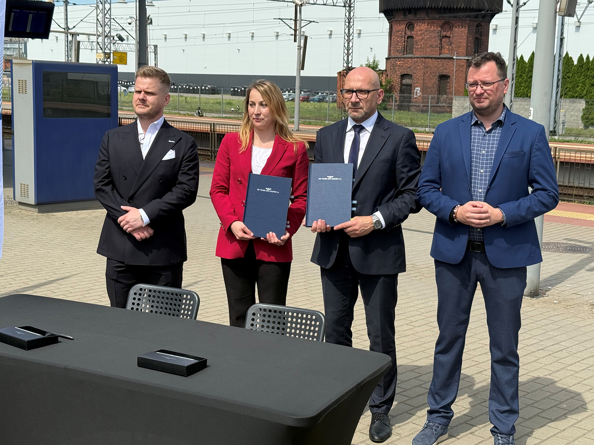 Kolejny miliardowy kontrakt dla ZUE S.A. – umowa na odcinek Wierzchucin – Lipowa Tucholska na liniii kolejowej 201 podpisana