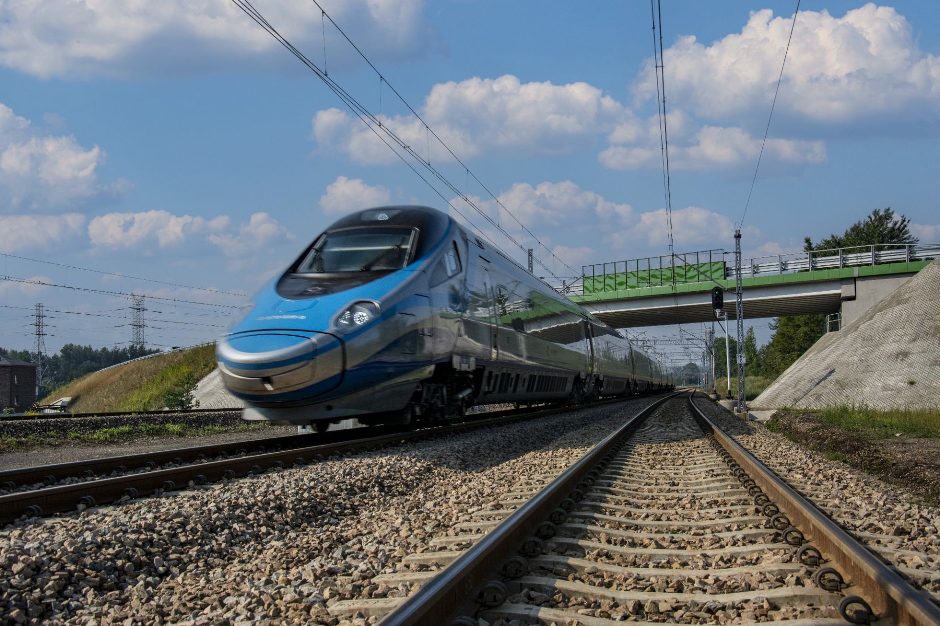 Zaprojektowanie i wykonanie robót budowlanych w ramach projektu »Polepszenie jakości usług przewozowych poprzez poprawę stanu technicznego linii kolejowych nr 1, 133, 160, 186 na odcinku Zawiercie - Dąbrowa Górnicza Ząbkowice – Jaworzno-Szczakowa«.