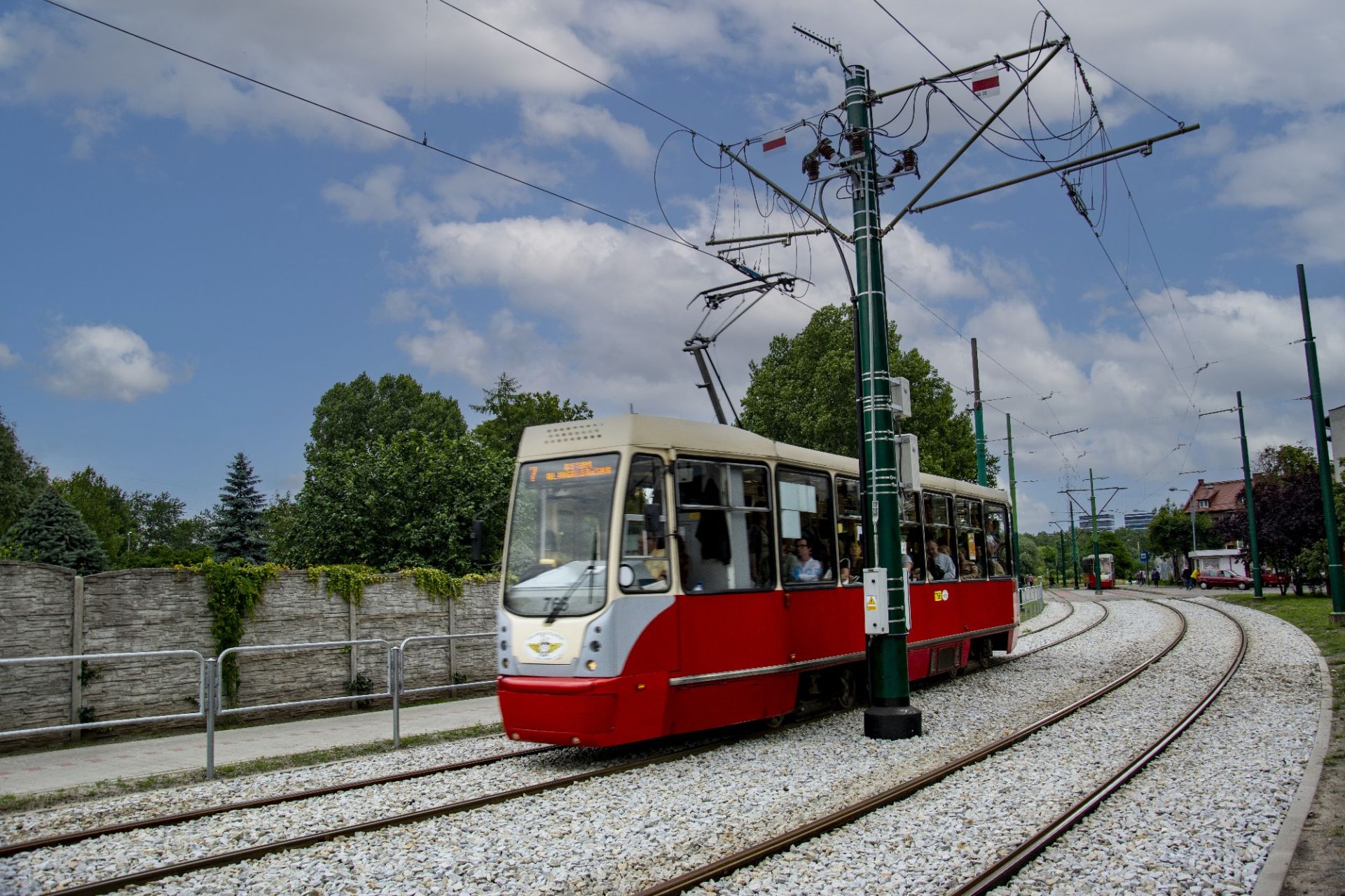 Modernizacja torowiska w ciągu ul. Gliwickiej od przystanku tramwajowego „Lisa” do granic miasta Katowice. Modernizacja torowiska na przejeździe tramwajowym w ul. Brackiej