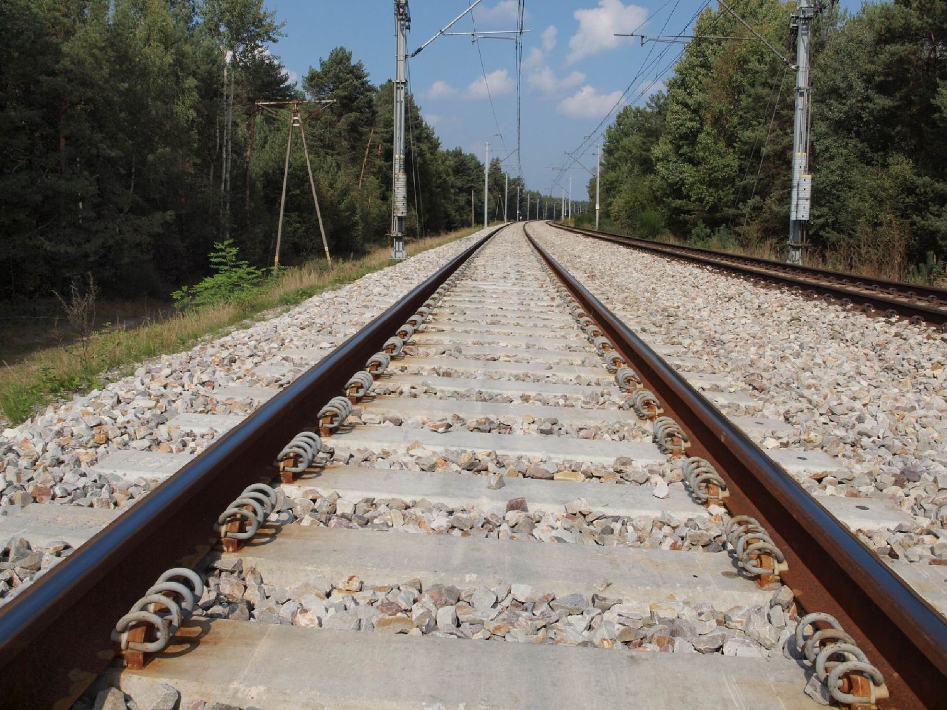 Wymiana nawierzchni kolejowej i wzmocnienie górnych warstw podtorza na szlaku Psary – Góra Włodowska w torze nr 1 w km 170,850 – 181,500 – w ramach zadania pn.: „Modernizacja linii kolejowej nr 4 – E-65 odc. Grodzisk Mazowiecki – Zawiercie”