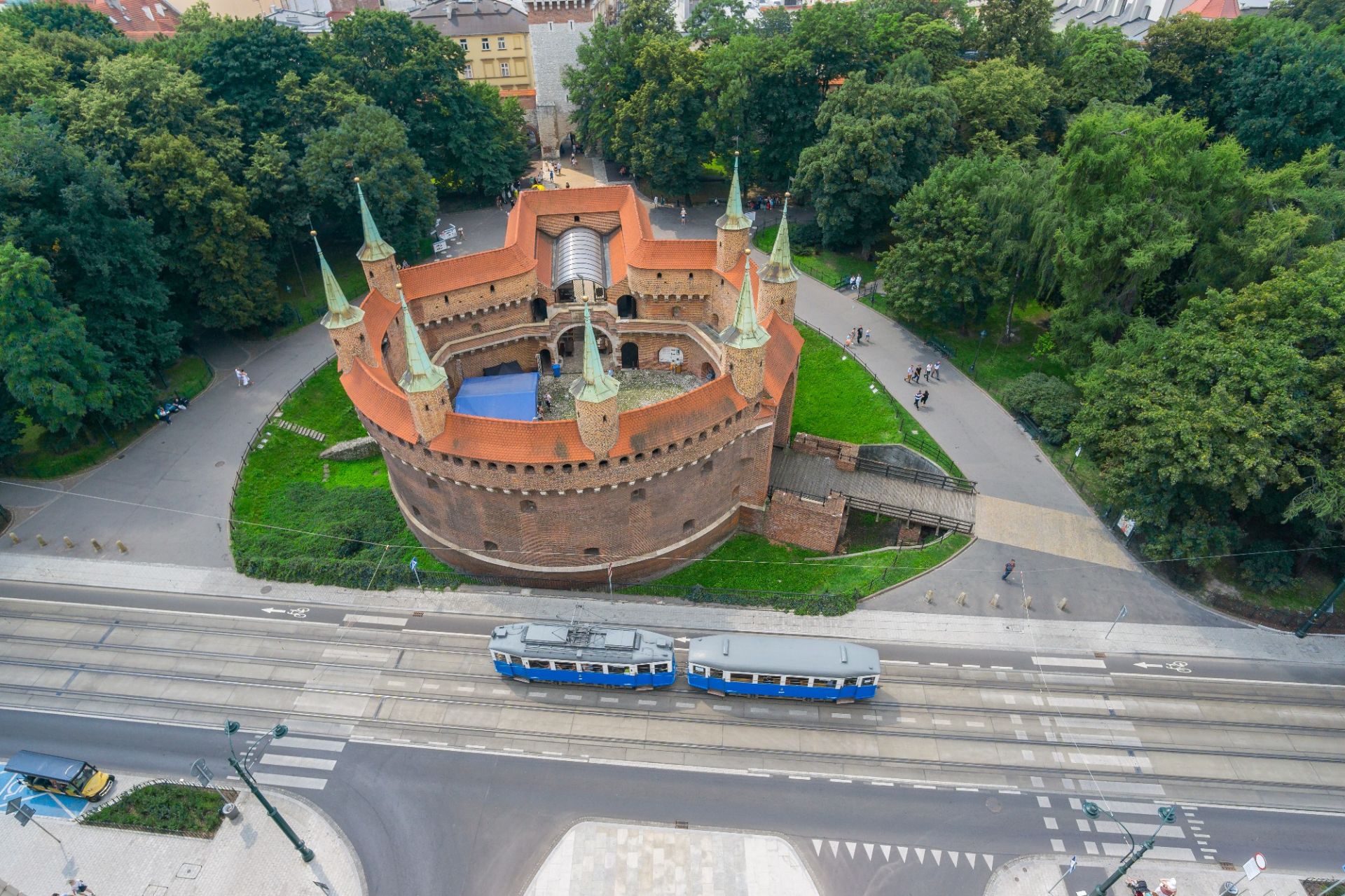 Przebudowa ul. Basztowej w Krakowie wraz z przebudową torowiska tramwajowego i sieci trakcyjnej, oraz przebudowa torowiska tramwajowego na skrzyżowaniu ulic: Basztowa, Długa oraz ul. Westerplatte