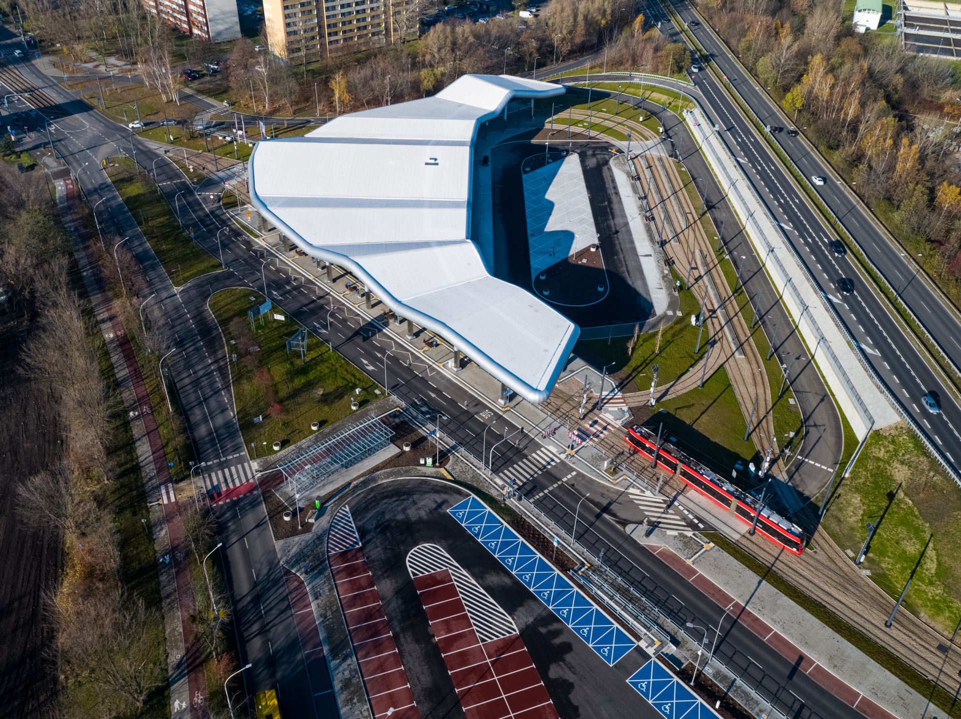 Wykonanie robót budowlanych w ramach inwestycji pn. „Katowicki system zintegrowanych węzłów przesiadkowych – Węzeł Zawodzie”.